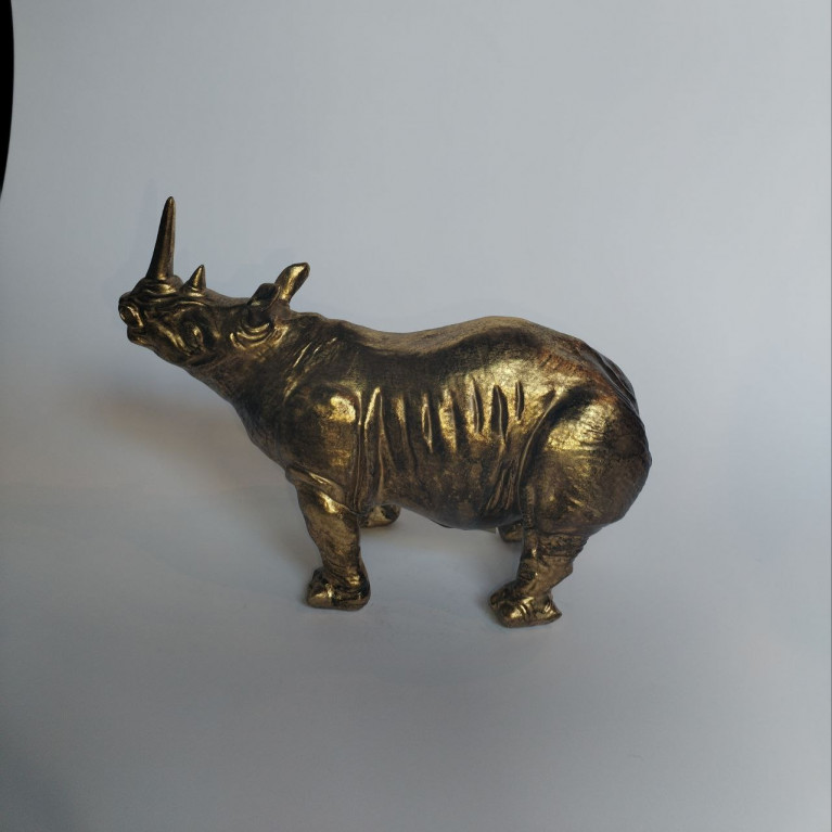 FIGUR AV GULDNOSHORN